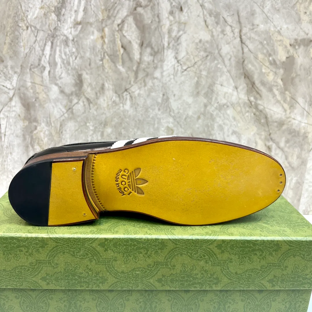 Original leather outsole P900 Brand: Co-branded Adidas｜GUCCI (Gucci) Standard code: Men's size 38–44 (45/46 can be customized) Grade: Same style as the official website Original quality Material: Original cowhide Leather lining Original leather outsole Style category: Men's fashionable casual leather shoes Distinguished big-name luxury elements top luxury Color: Actual picture